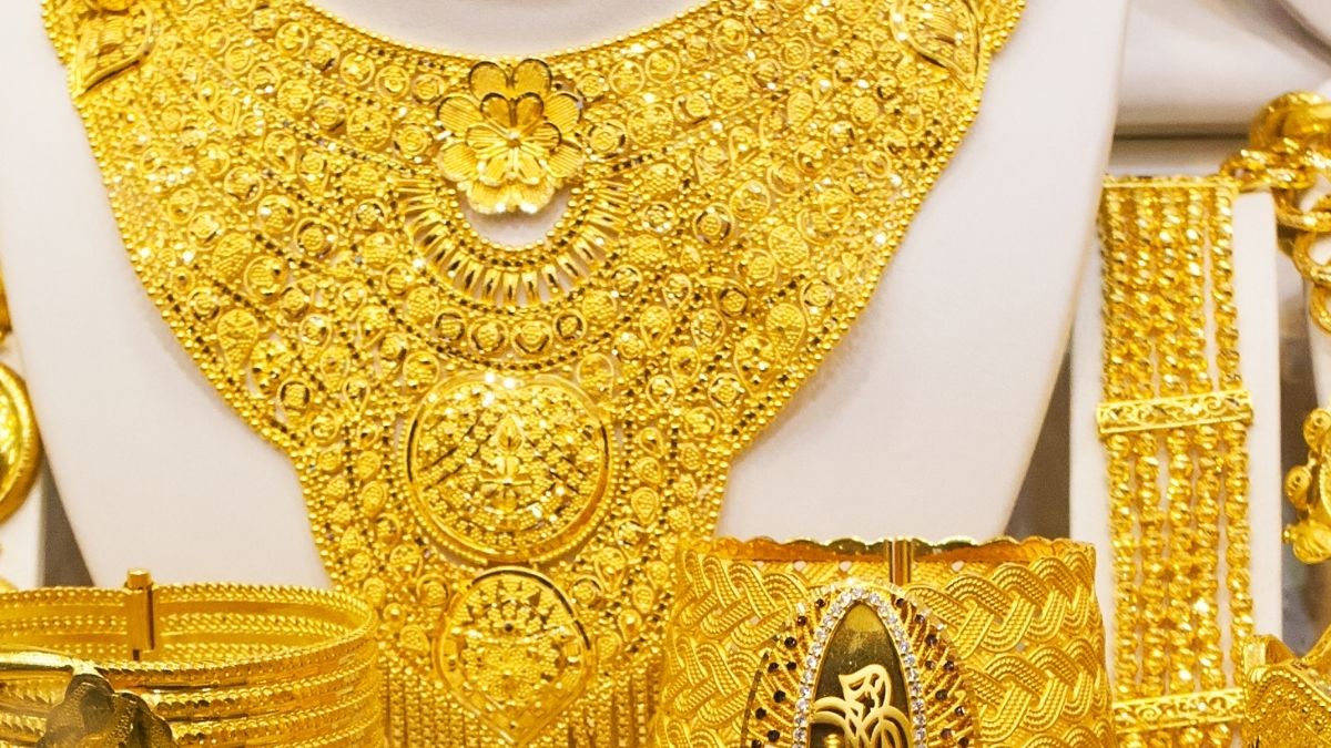 Güçlenen dolar, altın fiyatını aşağı çekti